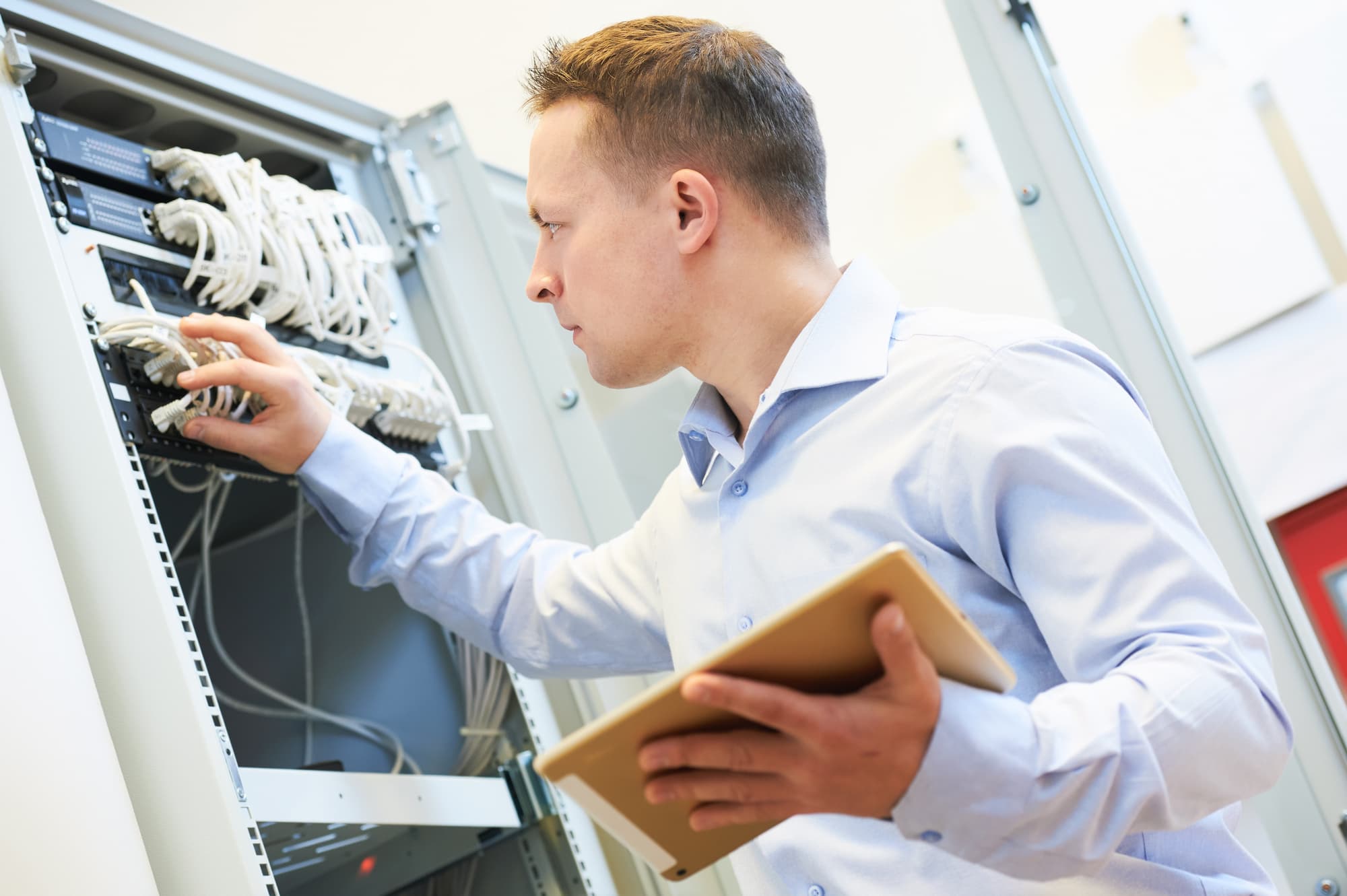 Why Should You Hire Local Technicians for Your Restaurant IT Deployment?